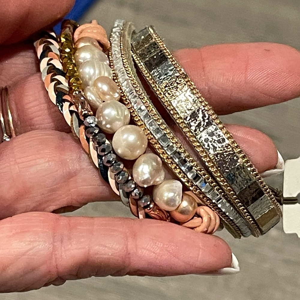 Rose Gold / pearl/ Leather/ Unique bracelet.
